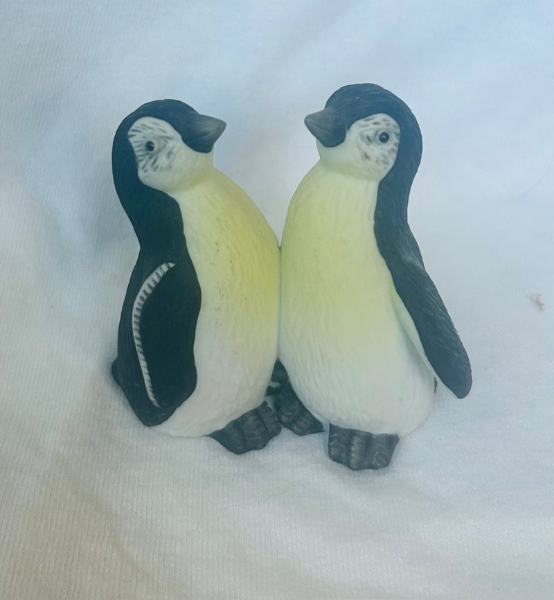 Penguin Couple Figurine (Lefton Ceramics 1990)