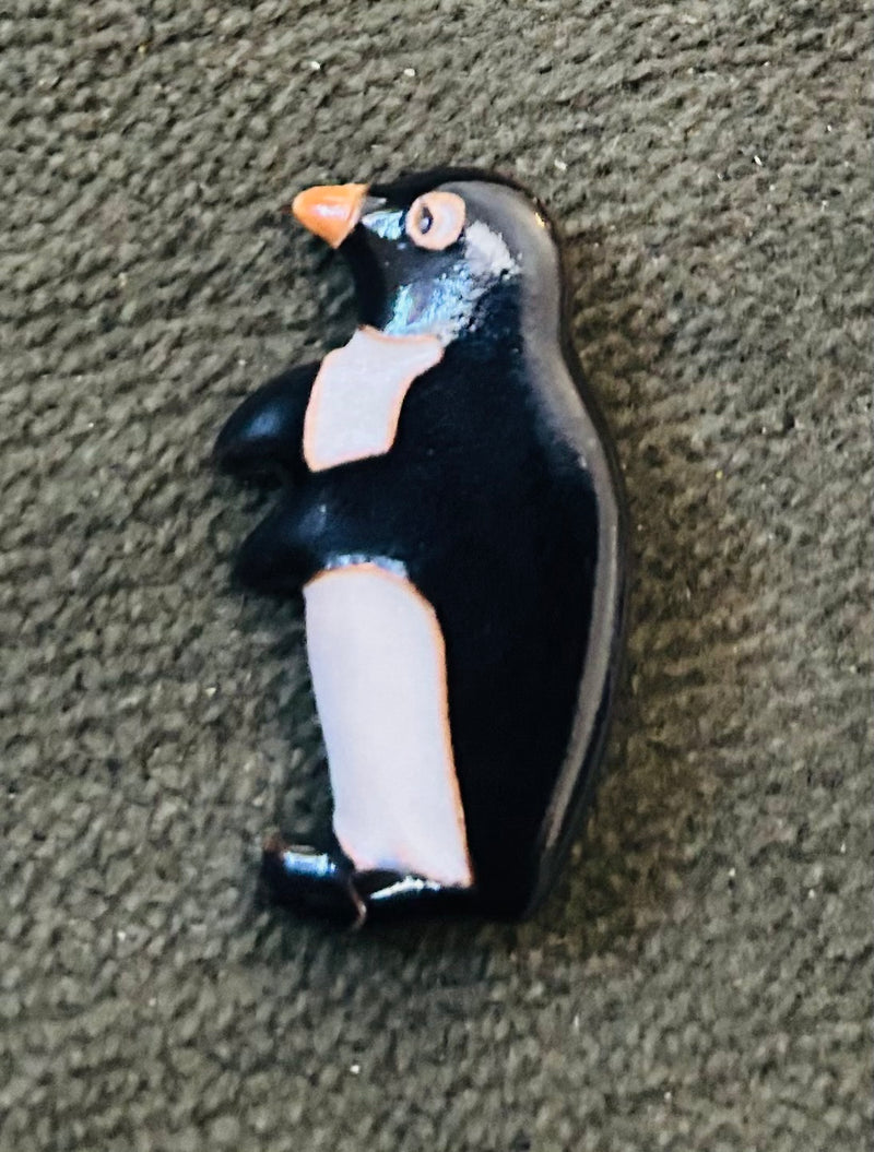 Penguin Profile Brooch (1" Tall)