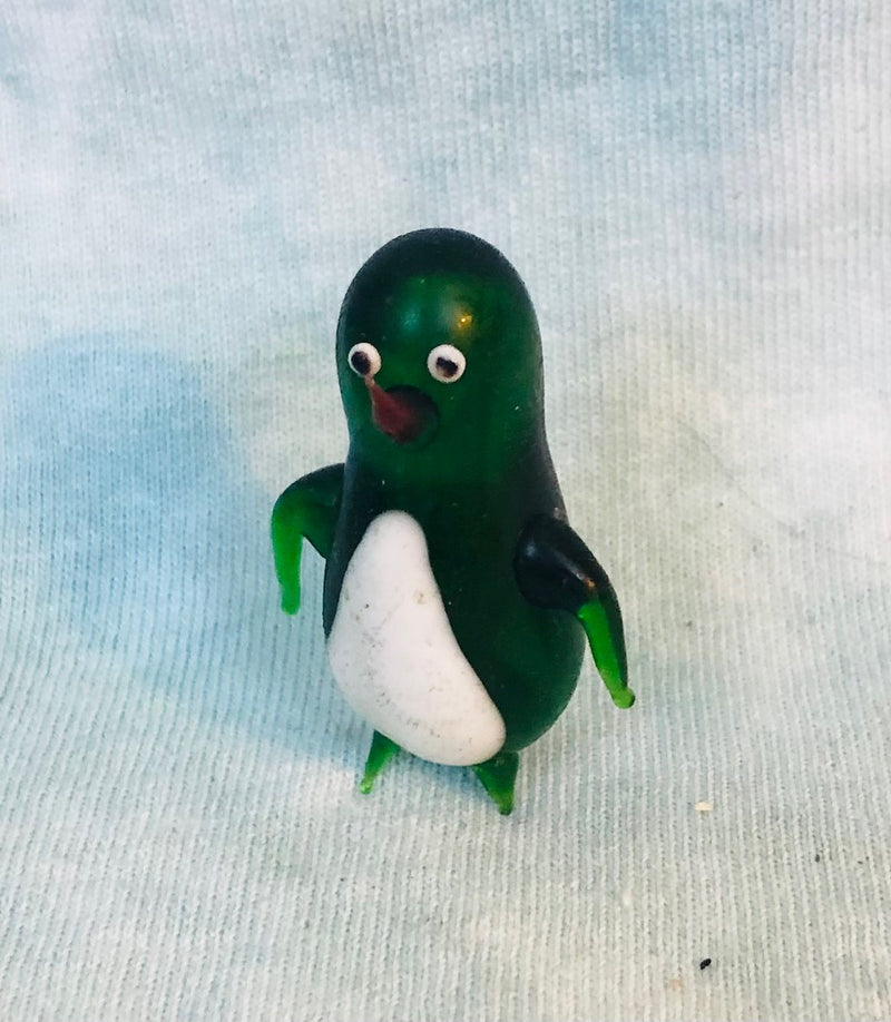 Green Glass Penguin Figurine (1 1/2" Tall)